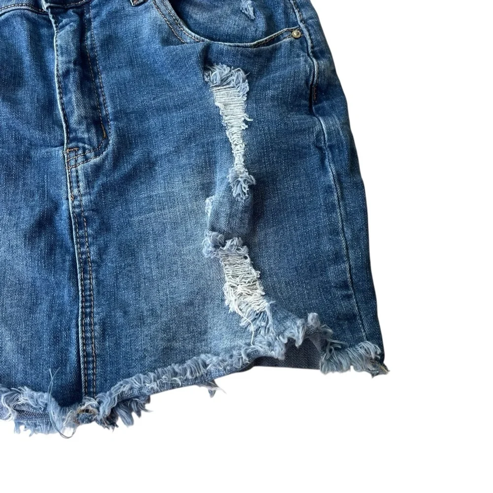 Wax Jean Women’s M Medium Wash Distressed Raw Hem Hi-Rise Mini Jean Skirt #90114
